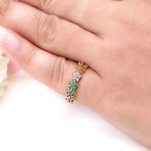Anillo Ajustable de Plata de Ley 925 con Baño de Oro y Circonitas Multicolor en Forma de Flor, Joyería Fina, Memoria Jewels - Product Image 6