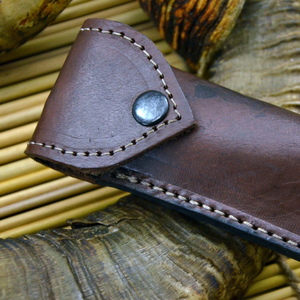 Couteau de chasse en acier Damas, lame à pointe tombante, avec manche en bois et étui en cuir, pour usage en plein air et camping - Product Image 3