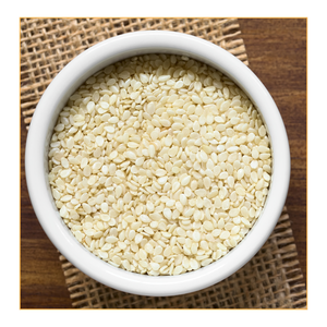 เมล็ดงาดำปอกเปลือก ความบริสุทธิ์ 99.97% คัดแยกด้วยเครื่อง Sortex คุณภาพพรีเมียม ได้รับการรับรองจาก APEDA บรรจุภัณฑ์แบบขายส่ง สำหรับทำทาฮีนี ปราศจาก GMO ธรรมชาติ - Product Image 1