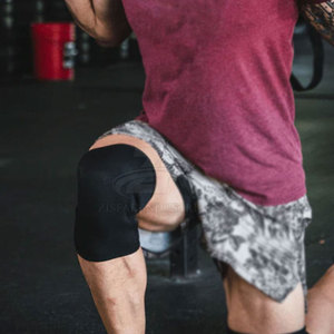 Rodillera de calidad premium que se mantiene en su lugar durante entrenamientos intensos, ofreciendo soporte y seguridad. - Product Image 6