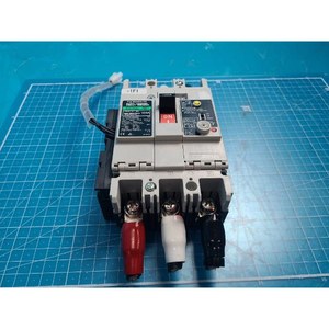 Disjoncteur en boîtier moulé Fuji SG103C, utilisé comme pièce détachée pour équipement semi-conducteur d'époque - Product Image 1