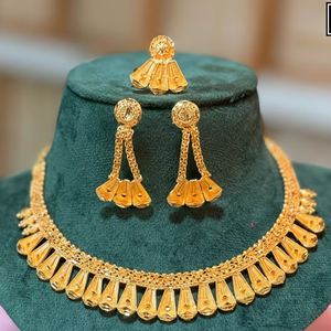 Meilleures ventes 2024 : Ensemble religieux vintage pour femme, collier et boucles d'oreilles, en alliage de zinc et zircon, style mode africaine d'inspiration indienne, Comores Mayotte - Product Image 1