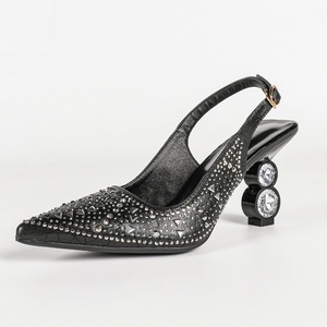 Escarpins à bride arrière en cuir verni noir orné de strass scintillants, à bout pointu, avec cristaux, pour femme, idéaux pour les soirées estivales - Product Image 5