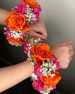Gajra de jasmin exquis fait main pour un look de mariée festif, célébrez l'élégance indienne avec des bracelets de mode ornés de roses - Product Image 6