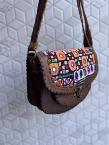 Bolso bandolera de cuero genuino hecho a mano con aspecto de BANJARA elegante para mujer de diseñador con bordado elegante bolso gitano multiusos - Product Image 3