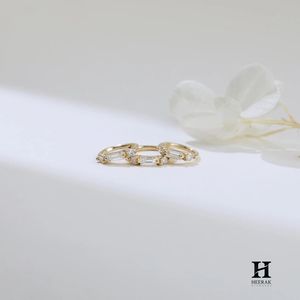 Pendientes de Aro con Diamantes CVD Certificados por IGI, Oro Amarillo Real de 10K y 18K, Delicados Aros con Diamantes Cultivados en Laboratorio con Corte Baguette para - Product Image 2