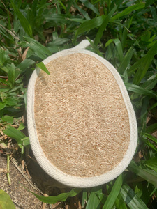 Éponge de bain en loofah de forme ovale, entièrement naturelle et biologique, du Vietnam, pour hôtels et centres de villégiature - Product Image 1