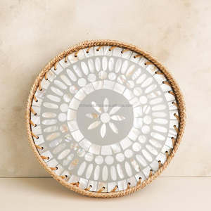 ถาดหวายทรงกลมทำด้วยมือของช่างฝีมือพร้อมตัวฝังมุกหรูหราน้ำหนักเบาชิ้นเสิร์ฟสำหรับการตกแต่งภายในบ้านแบบอินเดียสมัยใหม่ - Product Image 6