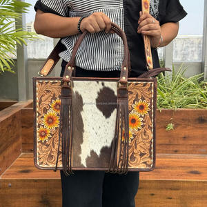 Nouveau sac fourre-tout à pampilles de grande capacité pour femmes de créateur sac à main à bandoulière en cuir repoussé à la main avec poignée en cuir de vachette - Product Image 4