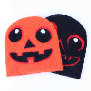 Bonnet en mohair de créateur avec lettres jacquard en laine tricotée pour homme et femme - Product Image 3