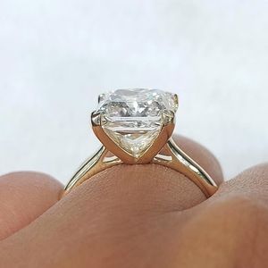 Bague de fiançailles en or 18 carats et argent sterling 925 avec diamant de laboratoire taille ronde et bande à trois pierres - Product Image 2