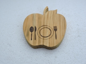 Tabla de Cortar de Madera de Alta Calidad con Diseño de Apple, Ecológica, para Queso y Vegetales, Apta para Lavavajillas, con Espacio para Cuchillos - Product Image 1