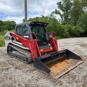 Chargeuse compacte Takeuchi TL150 efficace, conçue pour les applications de chargement rapide, de terrassement, de nivellement et de défrichement. - Product Image 4