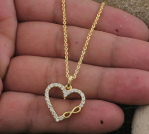 Collar con Colgante de Corazón Pequeño de Plata de Ley 925 Chapado en Platino, Estilo Vintage Minimalista con Gema de Circonita Cúbica, Marca SHREE JAIPUR - Product Image 2