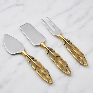Juego de cuchillos para queso con mango de plumas doradas, 3 piezas, de acero inoxidable, tenedor para queso, espátula, herramientas para uso en la cocina - Product Image 1