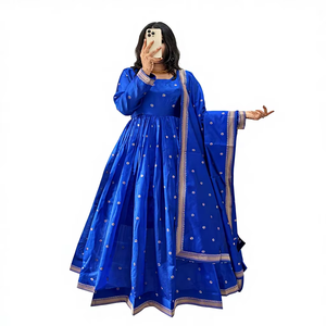 ชุดอานาร์กาลีแบบดั้งเดิมของอินเดีย ผ้าดูปัตตา ผ้าฝ้ายทอมือ ลายปักดิ้นทอง ทรงปกติ ยาวถึงพื้น ดีไซน์สี่ด้าน แห้งเร็ว - Product Image 1