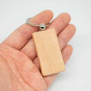 Porte-clés en bois personnalisé avec votre logo, idée cadeau pour la Saint-Valentin, design personnalisable, option cadeau écologique - Product Image 6