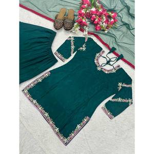 Ensemble de vêtements de fête pour femmes de créateur haut-bas et Dupatta avec broderie élégante - Product Image 1