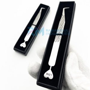 แหนบต่อขนตา RMI Silver Shin Tip ด้ามจับเพชร ลายหัวใจ ด้านล่างเป็นรูปหัวใจ และบรรจุในกล่องการ์ดแบบแหนบเดี่ยว - Product Image 4