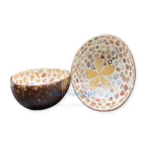 Bol en coquille de noix de coco écologique de haute qualité fait à la main au Vietnam pour les nouilles à salade de fruits et autres plats - Product Image 1