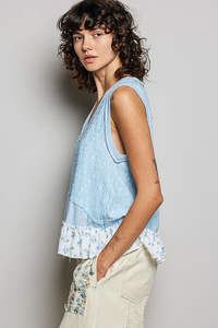 Camiseta sin mangas con textura y cuello en V con estampado floral POL - Product Image 3