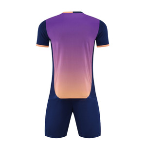 Conjunto de Camiseta de Fútbol Sublimada con Degradado Púrpura y Naranja para Hombre, Manga Corta, Absorbe la Humedad, Ajuste Atlético, Uniforme de Fútbol - Product Image 3