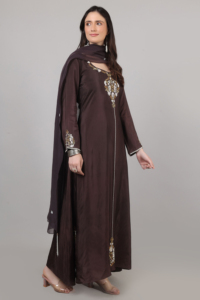 Conjunto de 3 piezas de ropa elegante para mujer, vestido Chudidar Dupatta color marrón con adornos de perlas y lentejuelas. - Product Image 2