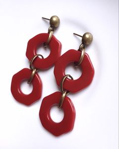 Boucles d'oreilles pendantes modernes en résine faites à la main avec un design artistique coloré, accessoires de mode légers pour femmes, parfaits - Product Image 1
