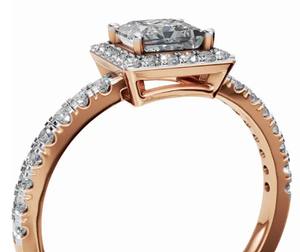 แหวนเพชรทรงปรินเซสคัทแบบฮาโล เพชรเลี้ยงในห้องปฏิบัติการ น้ำหนักรวม 0.815 กะรัต ประดับด้วยเพชรระยิบระยับ 37 เม็ด ตัวเรือนทอง 9, 14 หรือ 18 กะรัต เครื่องประดับชั้นดี - Product Image 3