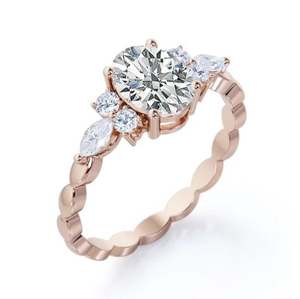 Exquisito Anillo de Compromiso con Siete Piedras de Moissanita Ovalada de 1.1 Quilates, con Corte Festoneado, en Plata de Ley con Engaste de Puntas en Oro Rosa, Estilo Vintage - Product Image 6