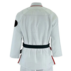 Uniforme de karaté de haute qualité conçu pour le confort et la flexibilité, avec tissu respirant pour l'entraînement et l'usage quotidien - Product Image 4