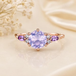 Anillo de Compromiso de Plata de Ley con Baño de Rodio y Cuarzo Lavanda Natural, Gema Redonda Morada, Joyería Fina Personalizada para Mujer - Product Image 2