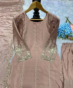 Lanzamiento de un nuevo conjunto de top y sarara de diseñador para fiestas. Con dupatta elegante con bordados. - Product Image 5