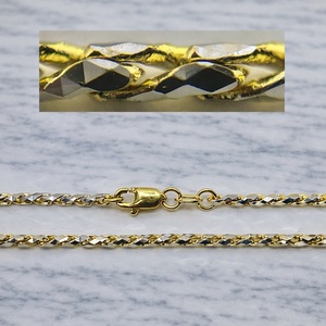 45cm 18K G750 UBS |   Un collar de oro de 18 quilates bellamente elaborado donde la luz y la sombra doradas se entremezlan. - Product Image 1