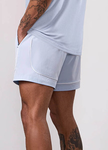 Pantalones cortos de entrenamiento para hombre, de alta calidad, con logotipo personalizado, color azul, con ribete en contraste, 5 pulgadas de largo, tela de nailon que absorbe el sudor, para gimnasio. - Product Image 2