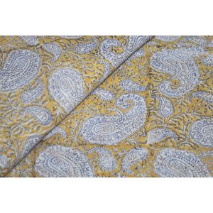 Tissu en coton imprimé à la main avec motif Paisley d'inspiration cachemire, palette jaune ocre et bleu indigo, textile artisanal de Jaipur - Product Image 2