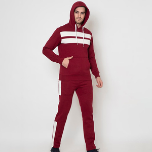 Ensemble de survêtement pour homme de haute qualité, veste et pantalon, avec une construction durable et une coupe athlétique confortable - Product Image 4