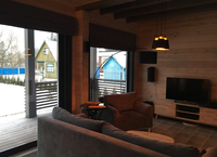 Casa Prefabricada Moderna de Madera de 2 Pisos con Diseño Abierto y Terraza
