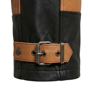 Pantalon cargo en cuir pour homme avec plusieurs poches latérales, coupe droite, passants de ceinture et revers aux chevilles, pour un style décontracté et streetwear. - Product Image 3