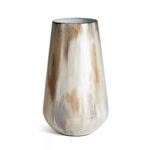 Vase de sol en métal fait main contemporain, silhouette emblématique, 39 cm de hauteur, finition argentée avec accents marron - Product Image 1