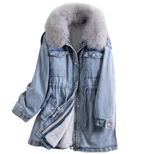 Vente en gros de vestes parka en jean longues tendance pour femme, vestes de haute qualité avec 2 poches poitrine, vestes à capuche en fourrure - Product Image 1