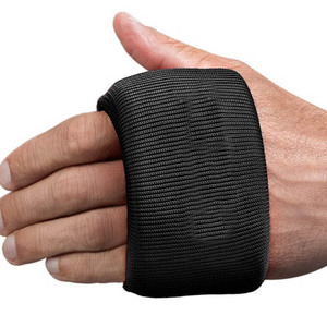 Soporte de Muñeca de Nailon Negro, Protector para Entrenamiento, para Todas las Estaciones, con Protectores de Nudillos de Gel - Product Image 1