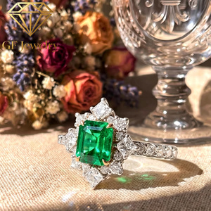 Bague émeraude éclatante en platine, sertie de diamants pavés, halo de luxe, style vintage, bague audacieuse en pierres précieuses, bijoux fins pour femme - Product Image 3