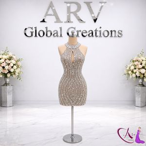 Robe courte à col halter en sequins dorés |   Tenue de soirée de luxe moulante ornée de cristaux, avec découpe en V, pour cocktail et clubbing - Product Image 3
