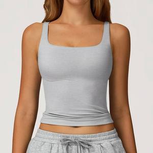 เสื้อครอปท็อปสายเดี่ยวคอกลมสำหรับผู้หญิง ผ้าไร้ตะเข็บ สีดำล้วน เหมาะสำหรับโยคะ ระดับการซัพพอร์ตปานกลาง - Product Image 5