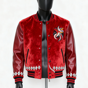 Chaqueta Varsity de Cuero PU Rojo Terciopelo para Hombre, Estilo Urbano, con Logotipo Bordado, Ribete de Diamantes, Cuello Vuelto, para Otoño, con Pedrería. - Product Image 6