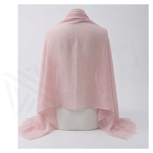 Écharpe longue en soie rose pour femme, couleur unie, élégante, pour toutes les saisons, accessoire de tous les jours, douce pour la peau, 100% soie - Product Image 2