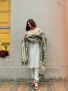 Ensemble haut et pantalon en coton Khadi traditionnel pour femmes, imprimé, avec dupatta, coupe régulière, longueur standard, décontracté, pour fêtes, Inde, Pakistan, recyclé - Product Image 1