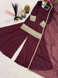 Traje de novia de lujo estilo palazzo con bordado Zari en seda y pantalones de pierna ancha, disponible a un precio asequible. - Product Image 4