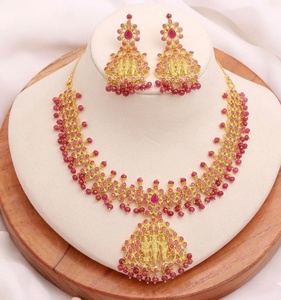 RAY FINE ORNATES Bague de Fiançailles et de Mariage Ajustable Plaqué Or 22K Certifiée IGI avec Zircon Cubique Rose Rubis Style Vintage et Sertissage à la Breloque - Product Image 1